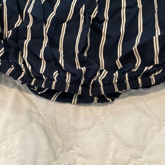 Crop top black and white striped size small - Picture 3 of 5